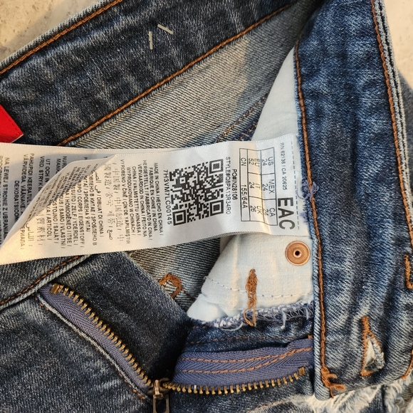 Guess Jean shorts - Picture 3 of 3